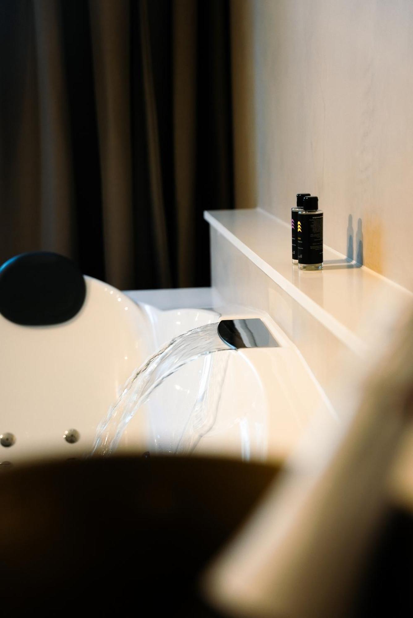 The Lodge Bed & Wellness Oisterwijk Sauna, Jacuzzi, Luxury Moergestel Exterior foto